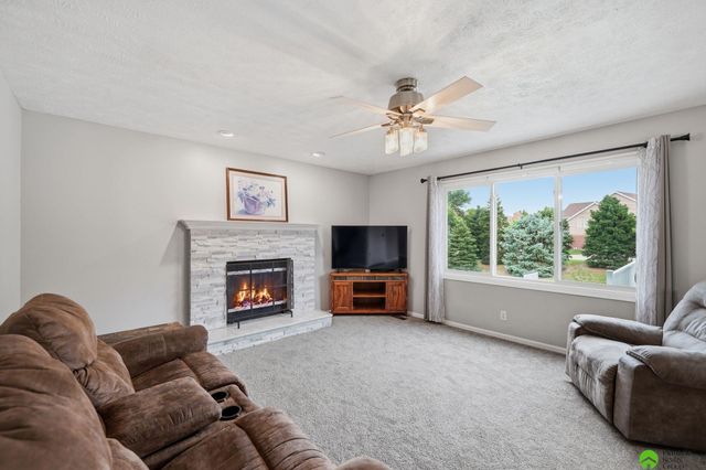 3730 El Paso Drive, Lincoln, NE 68516