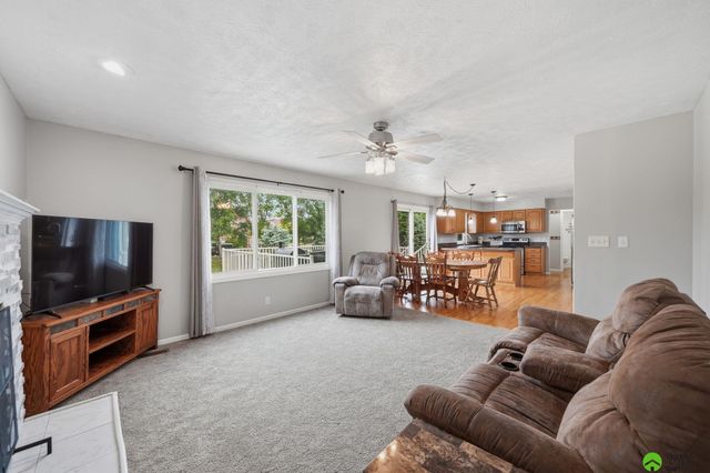 3730 El Paso Drive, Lincoln, NE 68516