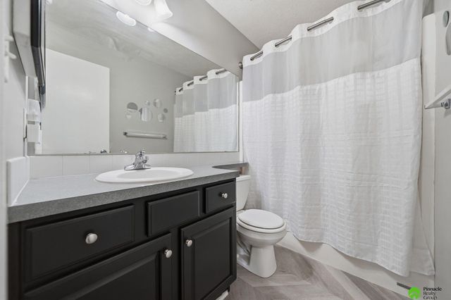 3730 El Paso Drive, Lincoln, NE 68516