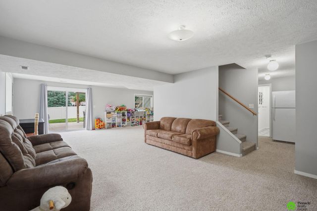 3730 El Paso Drive, Lincoln, NE 68516