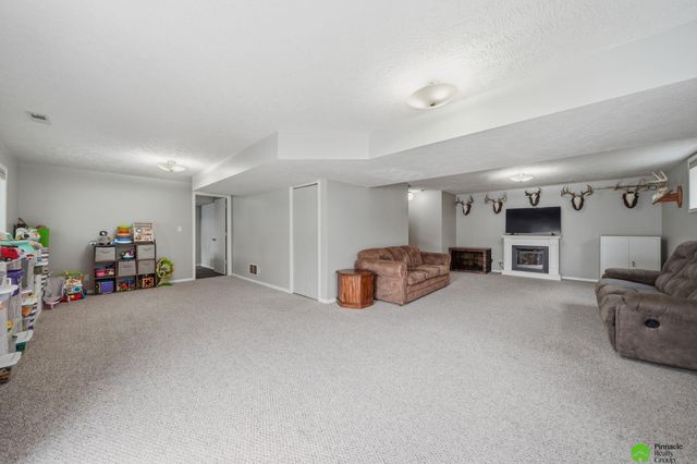 3730 El Paso Drive, Lincoln, NE 68516