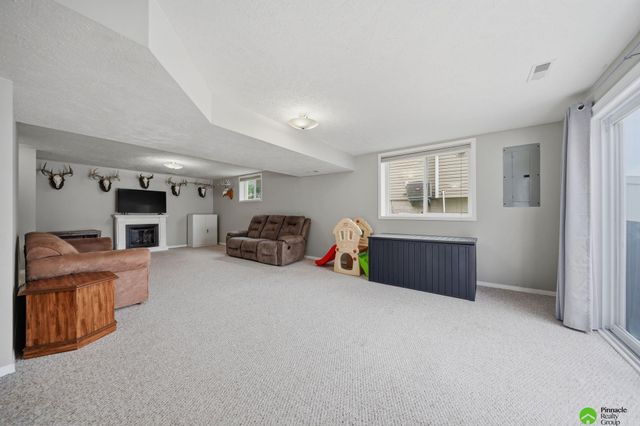3730 El Paso Drive, Lincoln, NE 68516