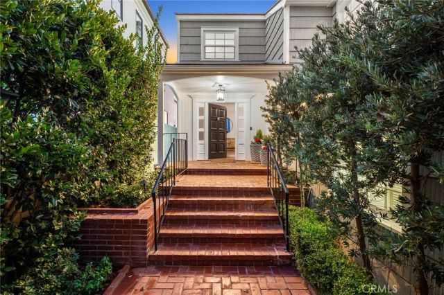 1516 E Ocean Front, Newport Beach, CA 92661