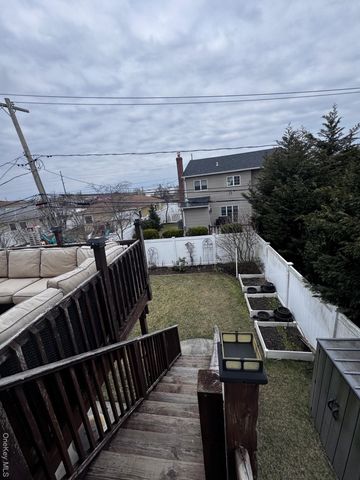 45 Kildare Road, Island Park, NY 11558