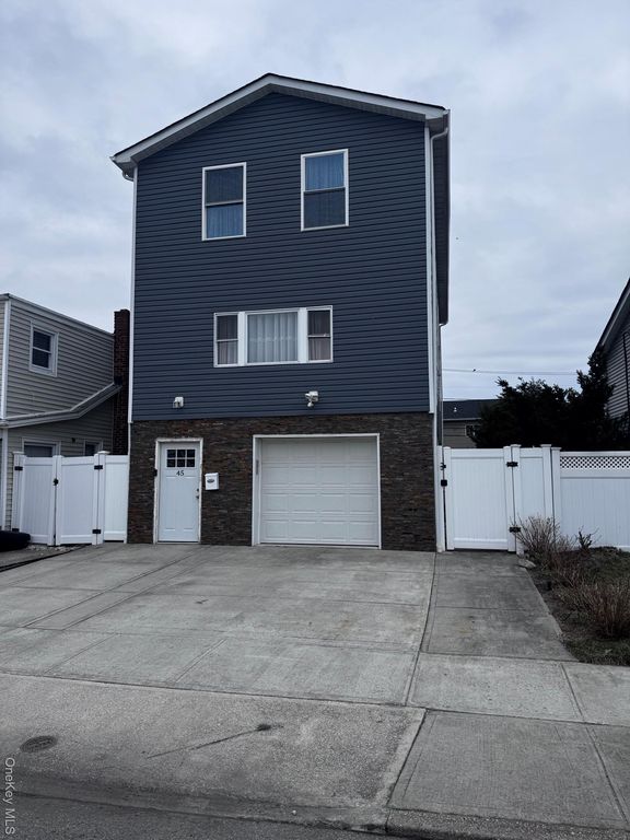 45 Kildare Road, Island Park, NY 11558