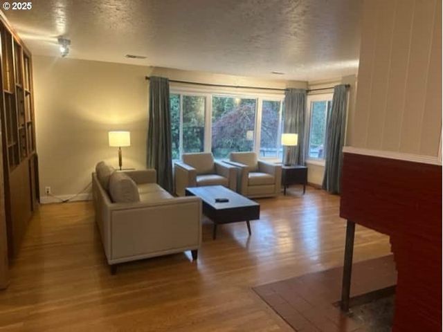 18100 BRYANT Rd, Lake Oswego, OR 97034