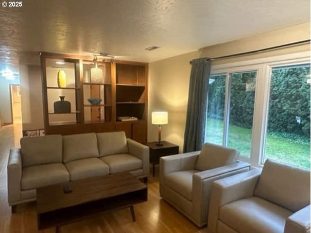 18100 BRYANT Rd, Lake Oswego, OR 97034