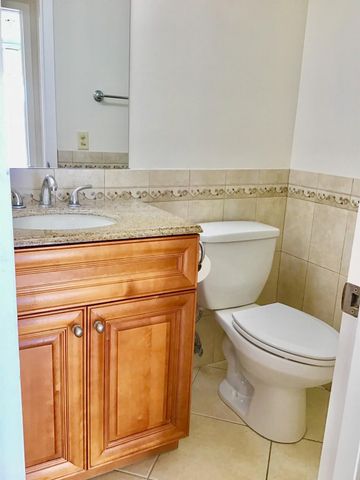 2035 Exeter B 2035, Boca Raton, FL 33434