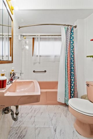 2411 E 9th Street, Des Moines, IA 50316