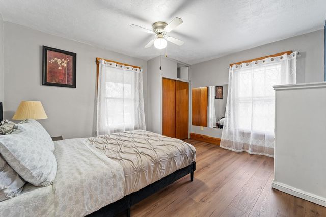 2411 E 9th Street, Des Moines, IA 50316