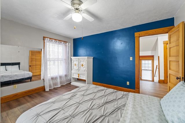 2411 E 9th Street, Des Moines, IA 50316