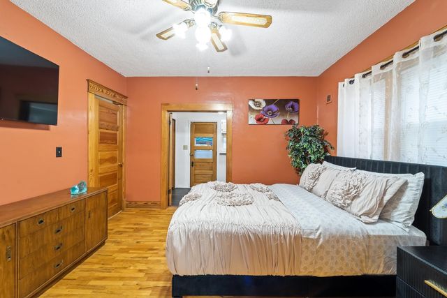 2411 E 9th Street, Des Moines, IA 50316