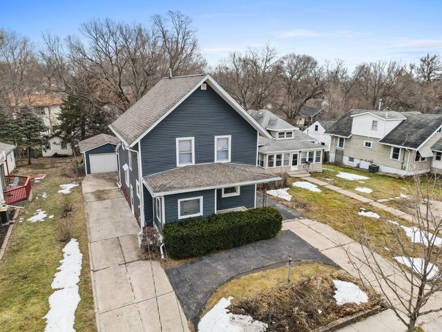 2411 E 9th Street, Des Moines, IA 50316