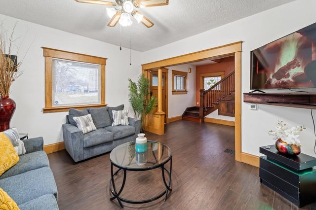 2411 E 9th Street, Des Moines, IA 50316