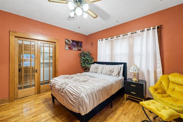 2411 E 9th Street, Des Moines, IA 50316