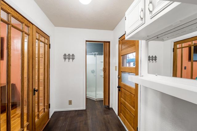 2411 E 9th Street, Des Moines, IA 50316