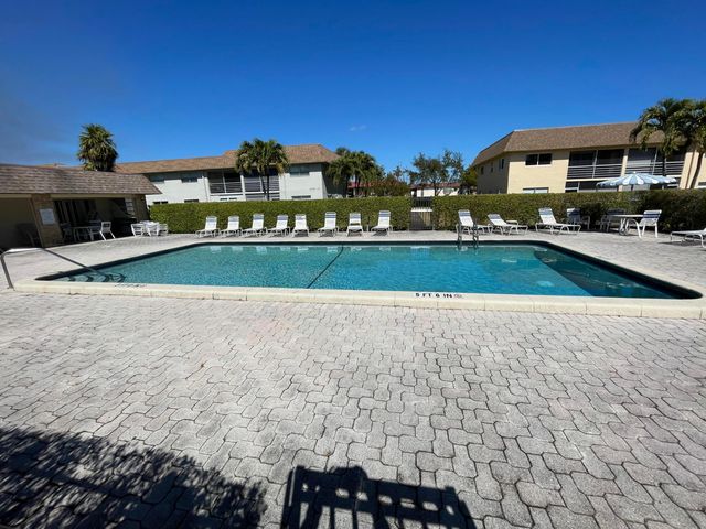 9911 Sandalfoot Boulevard 112, Boca Raton, FL 33428