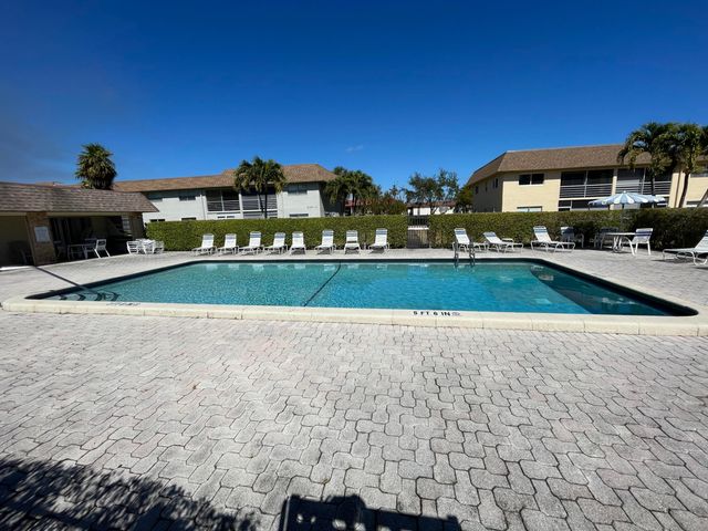 9911 Sandalfoot Boulevard 112, Boca Raton, FL 33428