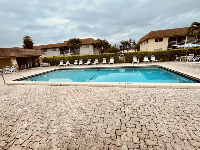 9911 Sandalfoot Boulevard 112, Boca Raton, FL 33428