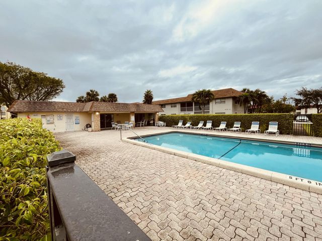 9911 Sandalfoot Boulevard 112, Boca Raton, FL 33428