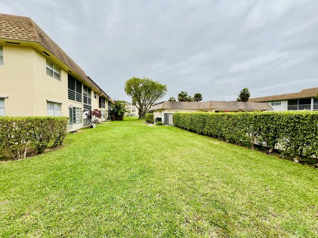 9911 Sandalfoot Boulevard 112, Boca Raton, FL 33428