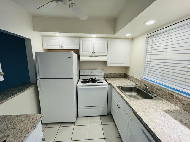 9911 Sandalfoot Boulevard 112, Boca Raton, FL 33428