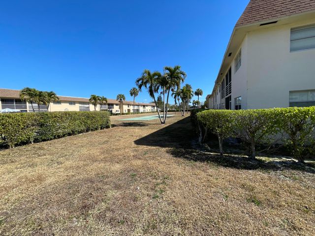 9911 Sandalfoot Boulevard 112, Boca Raton, FL 33428