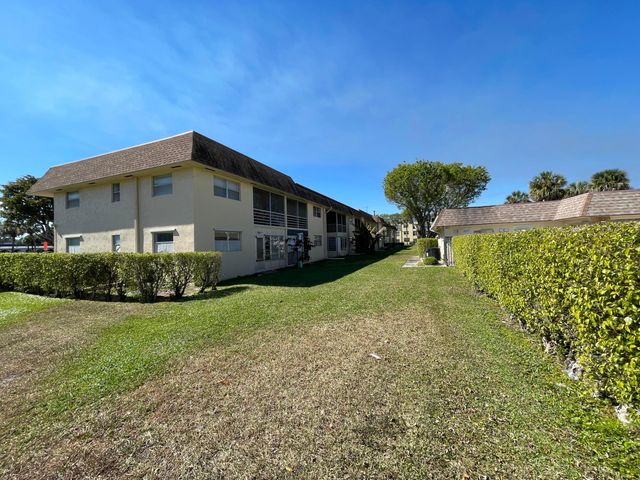 9911 Sandalfoot Boulevard 112, Boca Raton, FL 33428