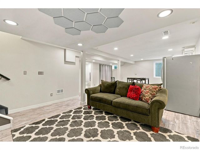 673 Crawford Circle, Longmont, CO 80504