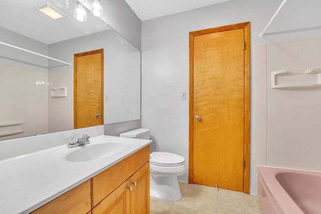 10419 W Fairmount AVENUE, Milwaukee, WI 53225