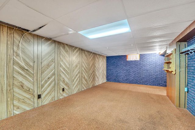 10419 W Fairmount AVENUE, Milwaukee, WI 53225