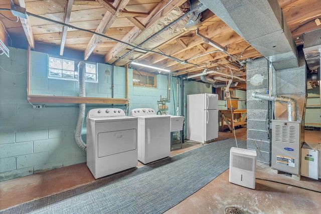 10419 W Fairmount AVENUE, Milwaukee, WI 53225