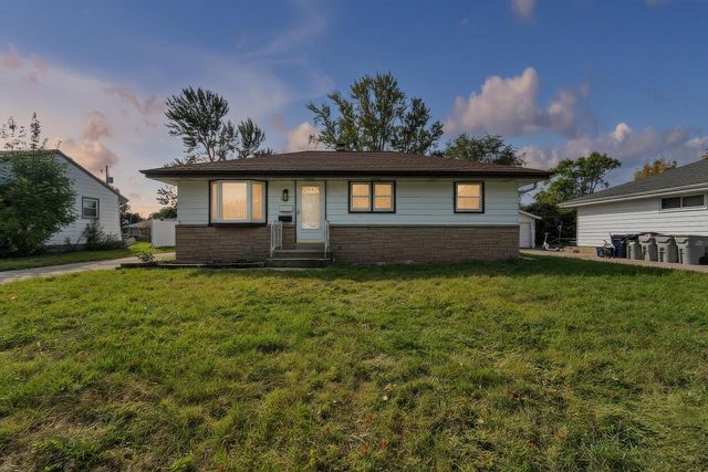 10419 W Fairmount AVENUE, Milwaukee, WI 53225