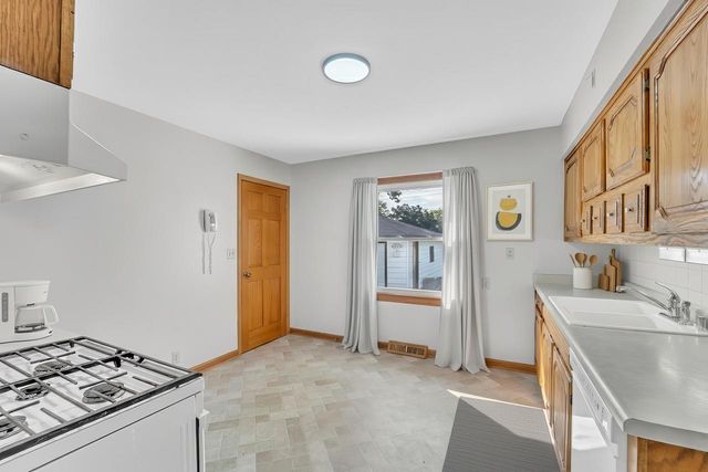 10419 W Fairmount AVENUE, Milwaukee, WI 53225