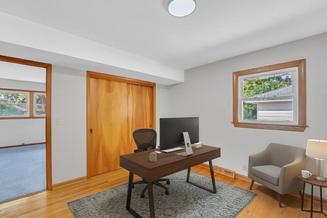 10419 W Fairmount AVENUE, Milwaukee, WI 53225