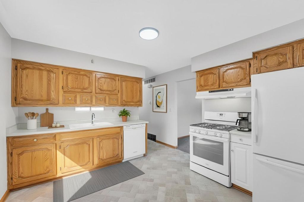 10419 W Fairmount AVENUE, Milwaukee, WI 53225