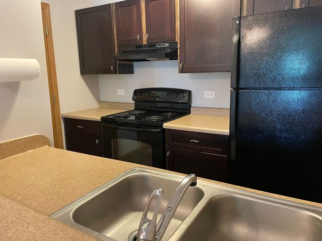 1323 Cunat Court 2G, Lake In The Hills, IL 60156