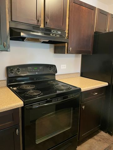 1323 Cunat Court 2G, Lake In The Hills, IL 60156