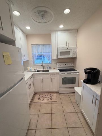 638 Snug Harbor Drive E12, Boynton Beach, FL 33435