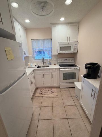 638 Snug Harbor Drive E12, Boynton Beach, FL 33435