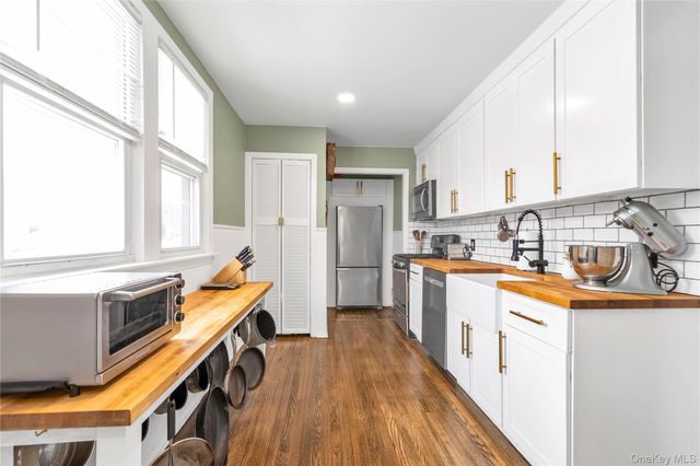 14 Denton Court, Rockville Centre, NY 11570