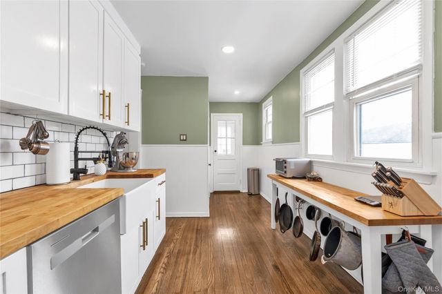 14 Denton Court, Rockville Centre, NY 11570