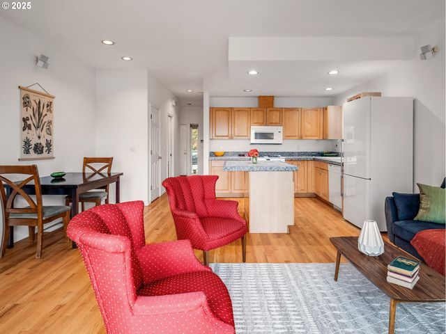 8310 N EDISON St, Portland, OR 97203