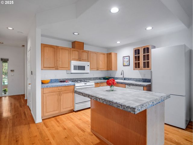 8310 N EDISON St, Portland, OR 97203