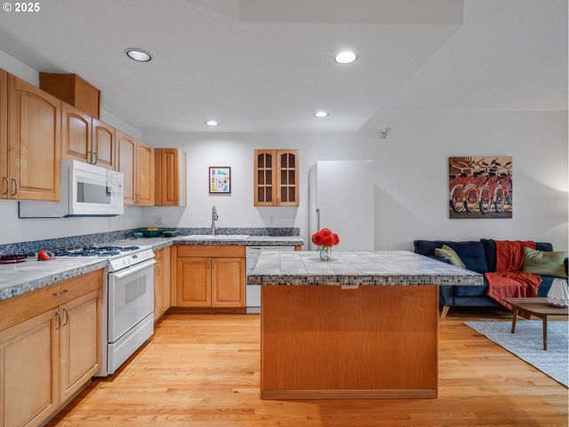 8310 N EDISON St, Portland, OR 97203