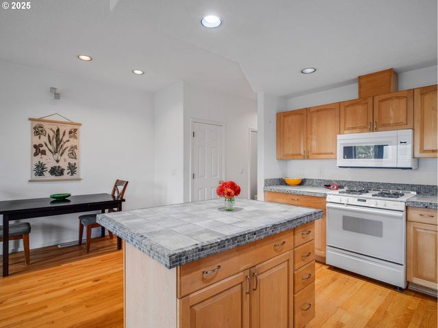 8310 N EDISON St, Portland, OR 97203