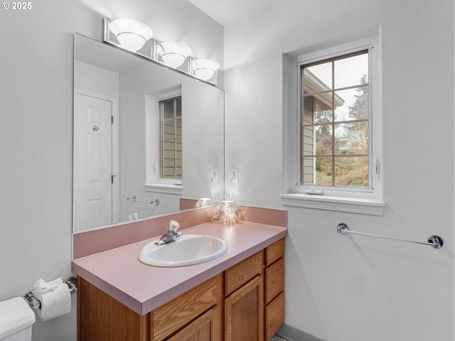 8310 N EDISON St, Portland, OR 97203