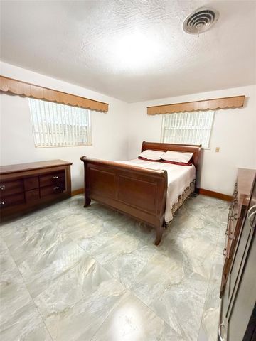 341 NE 164th Street, Miami, FL 33162