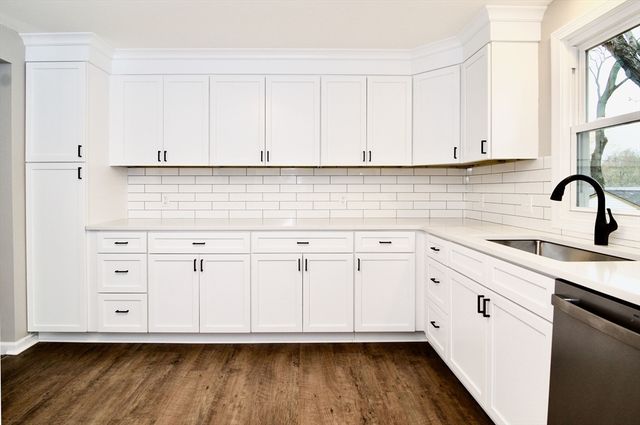 68 Sunrise Ter, Springfield, MA 01119