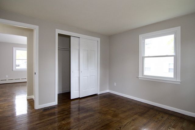 68 Sunrise Ter, Springfield, MA 01119